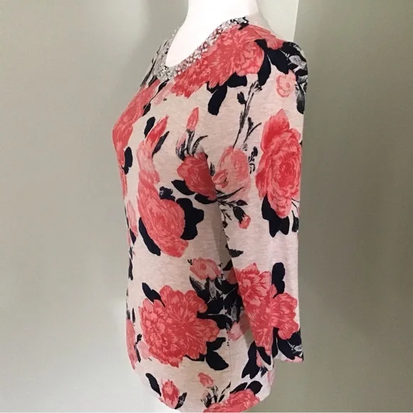 Women’s top with crystals which has all popular colors of fall 2023. - Picture 3 of 4